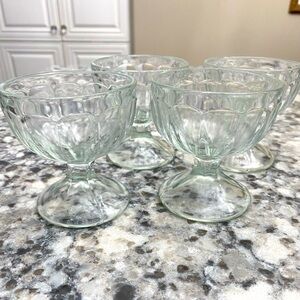 SET OF 4 EUC VTG CLEAR LOW SHERBET FOOTED DISHES